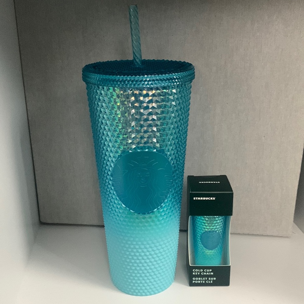 NWT Starbucks 2023 Winter ‘Glacier Gradient Bling Studded’ Venti & Keychain
